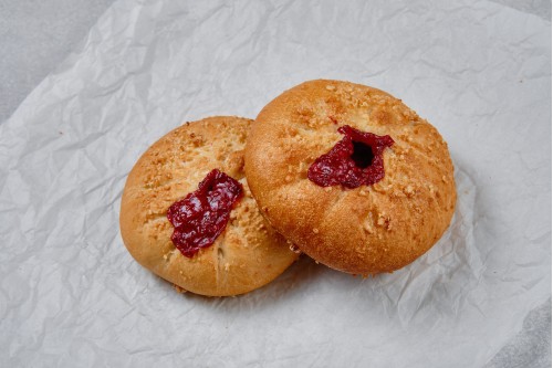 ПИРОЖОК с МАЛИНОЙ и КОНФИТЮРОМ 100гр   