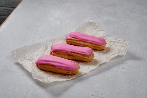 Эклер с йогуртовым кремом