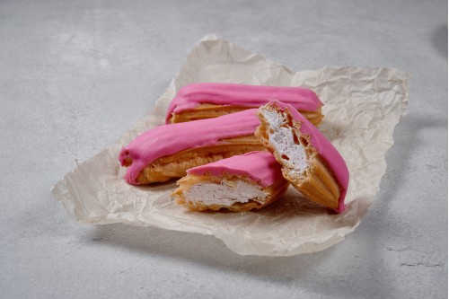 Эклер с йогуртовым кремом