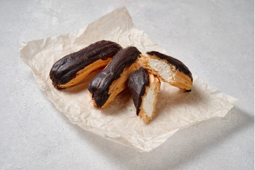 Эклер со сливочным кремом 45гр