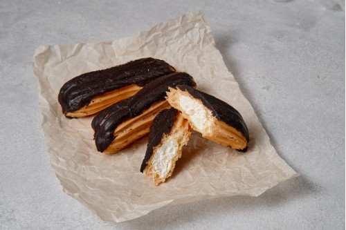 Эклер со сливочным кремом 45гр