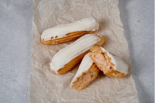 Эклер со сметанным кремом 45гр