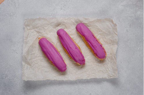 Эклер Черничный 45гр